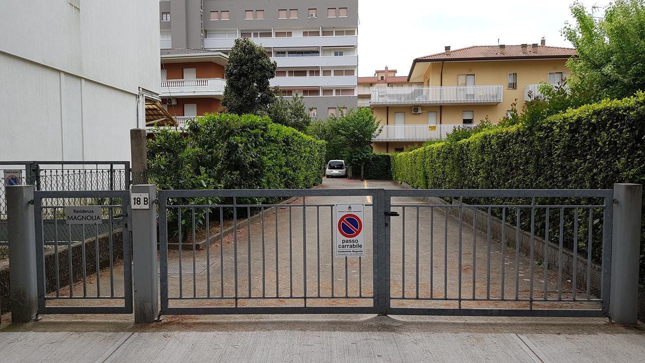 Appartamento Magnolia Lignano Sabbiadoro Buitenkant foto